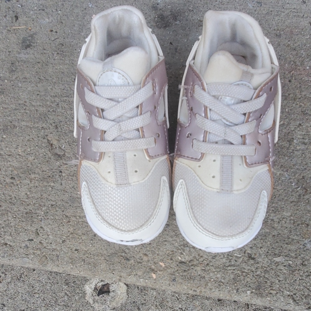 Toddler girl hurache shoes